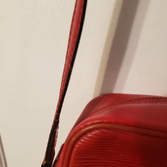 Louis Vuitton Red Epi Trocadero Crossbody - Picture 6 of 16
